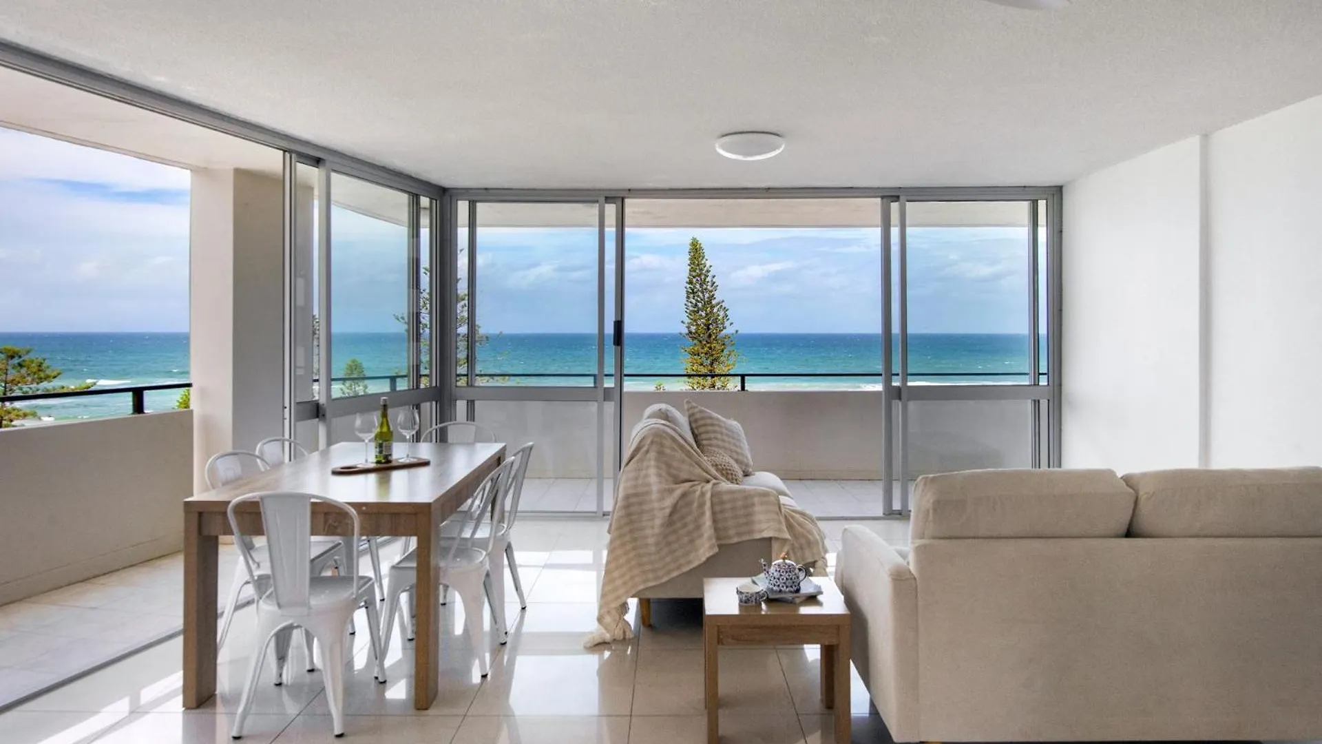 The Sands Beachfront 3 Bedroom Apartment - Coasthm Gold Coast