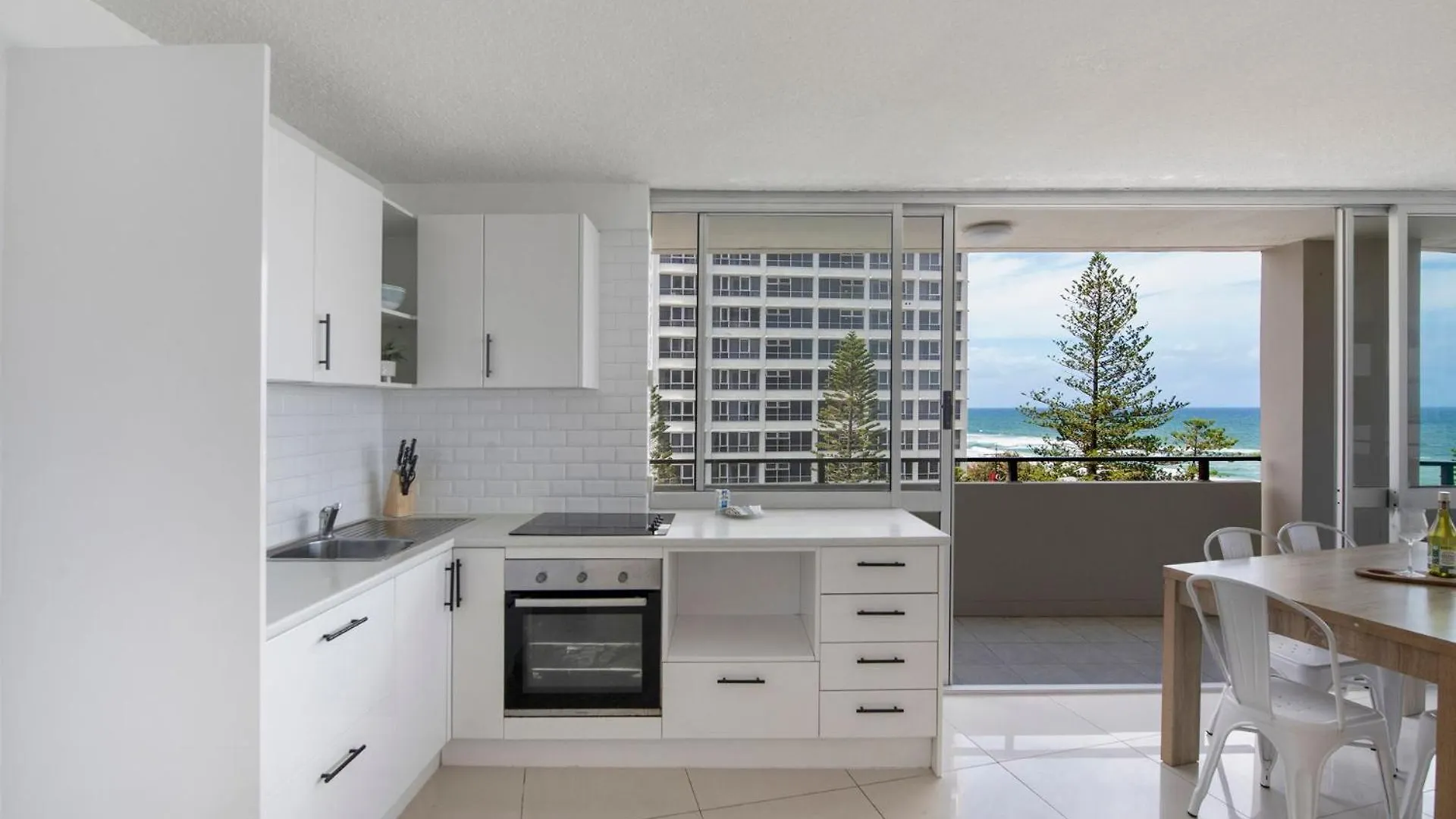 The Sands Beachfront 3 Bedroom Apartment - Coasthm Gold Coast