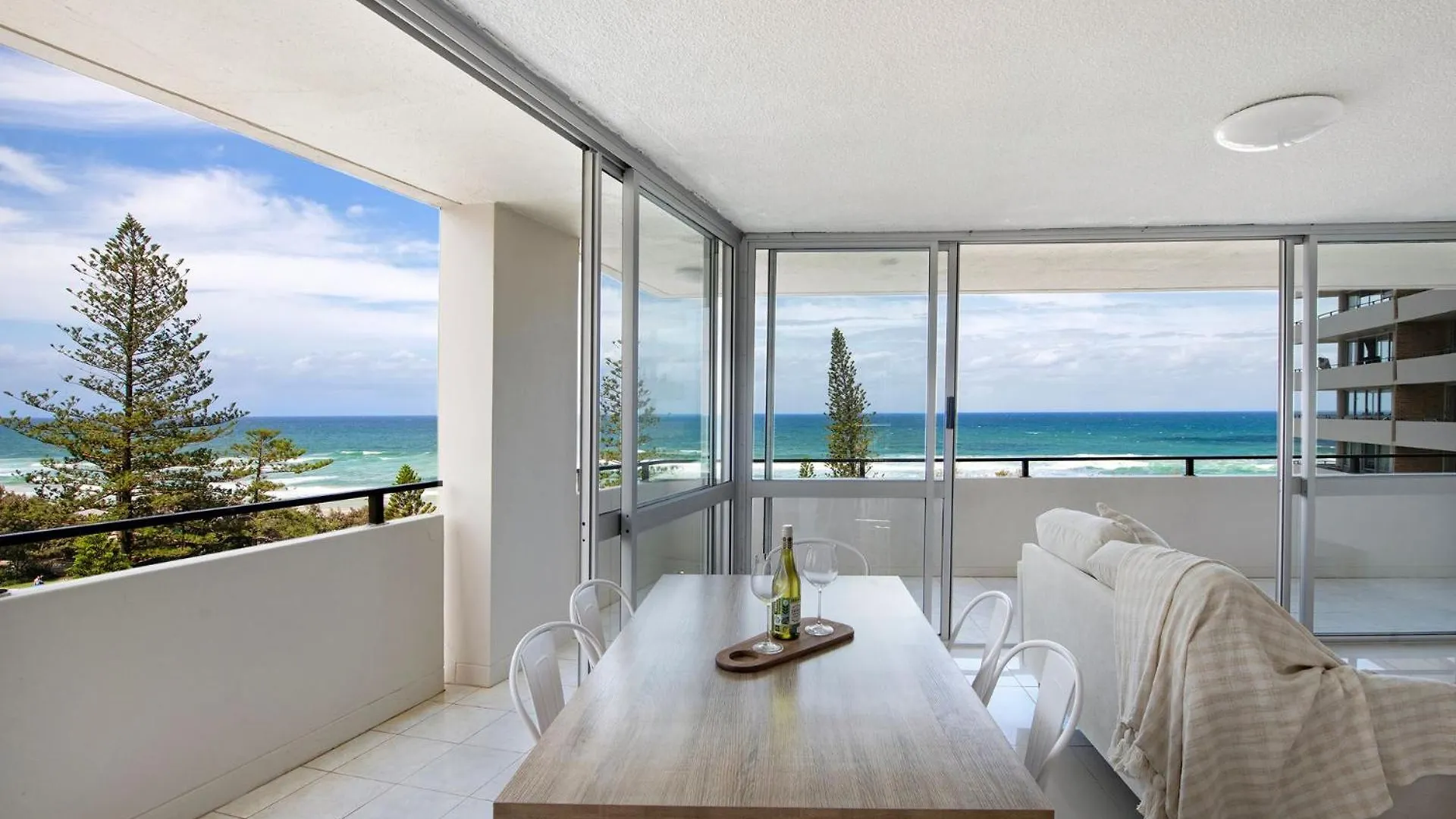 The Sands Beachfront 3 Bedroom Apartment - Coasthm Gold Coast