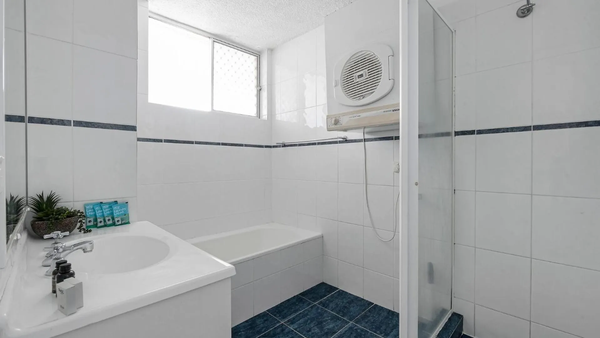 The Sands Beachfront 3 Bedroom Apartment - Coasthm Gold Coast Australia